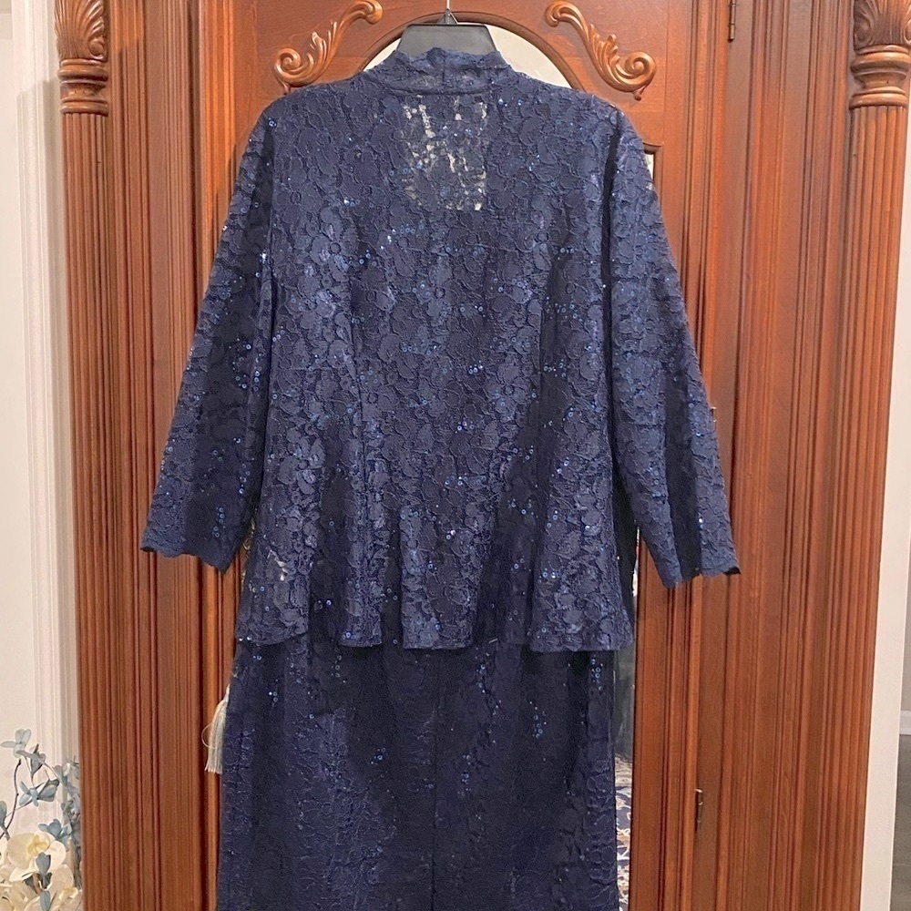 SLNY Elegant Navy Lace Dress